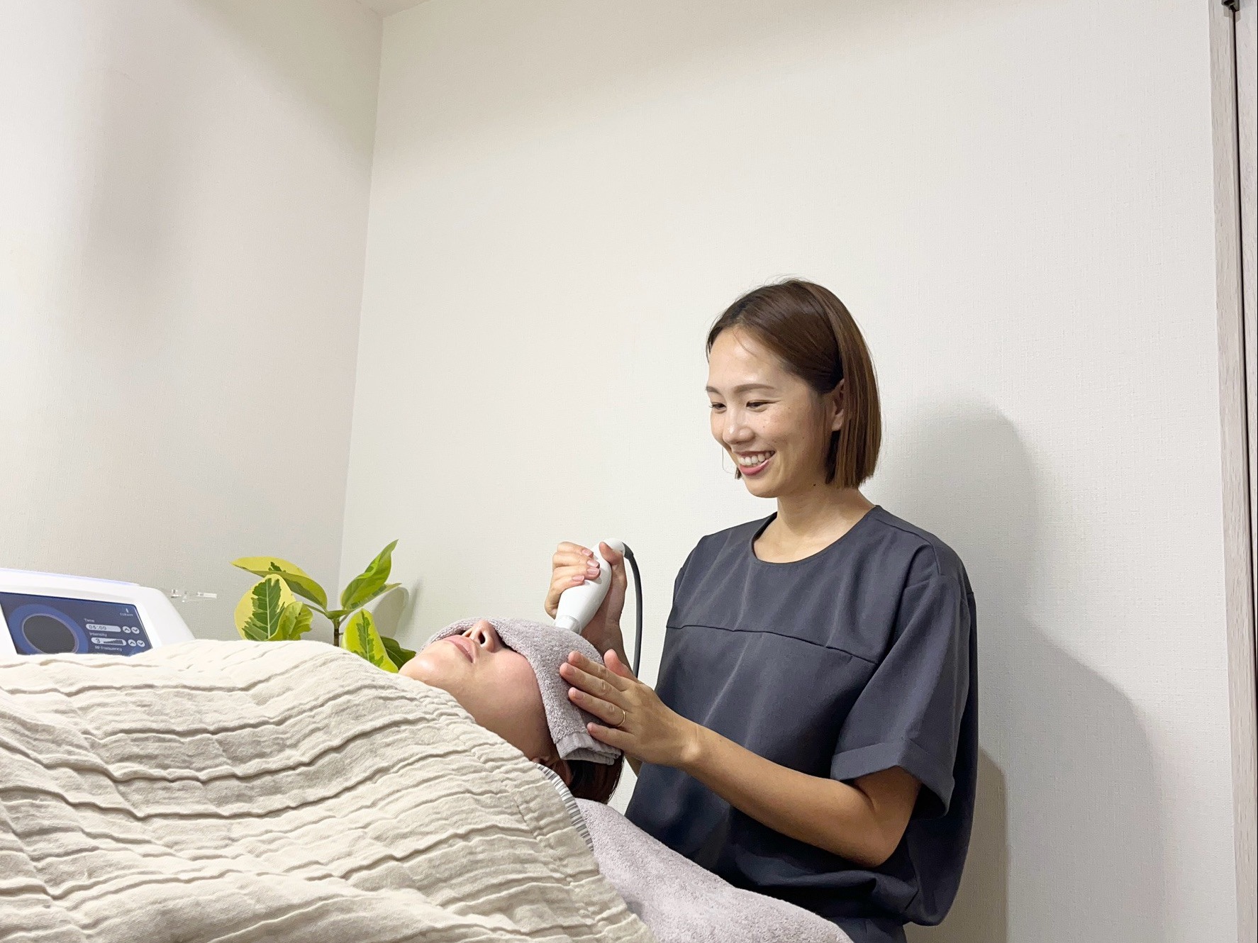 スタッフが施術している様子